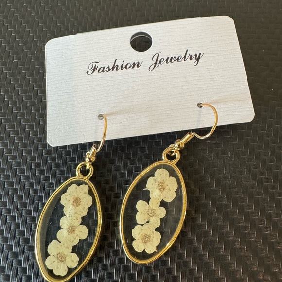 Jewelry - Gold Floral Dangle Earrings